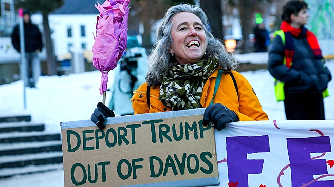 На Давосском форуме Трампа сравнили с "хищным ящером"