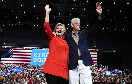 NYT: Клинтонов могут привлечь за отказ дать показания по делу Эпштейна