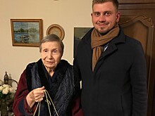 Представители управы поздравили долгожительницу с юбилеем