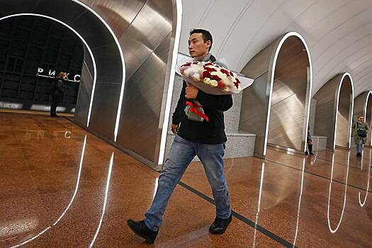 Коуч по отношениям раскрыл выгоду для мужчин при дарении цветов женщинам