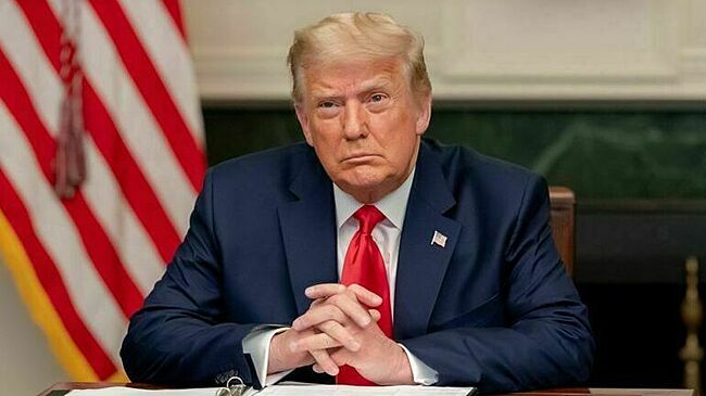 Трамп пообещал сажать на год за сожжение флага США