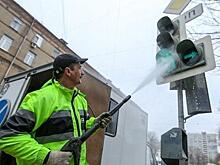 Светофоры и дорожные знаки в Хорошево-Мневников очистят от пыли и грязи