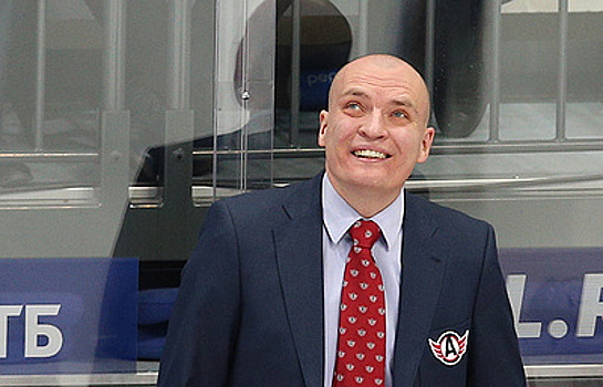 Клуб КХЛ "Югра" пока не думал о продлении контракта с тренером Разиным