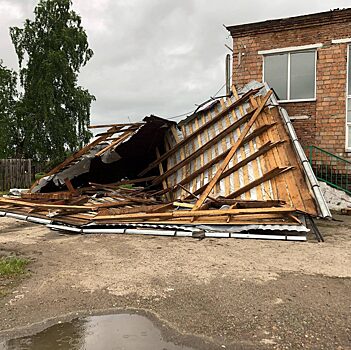 На юге края ураганный ветер уничтожил крышу единственной поселковой школы
