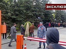 Люди собираются на прощание с Юдашкиным на Троекуровском кладбище