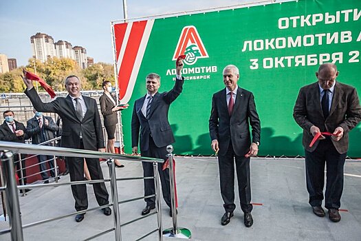 Новосибирский губернатор открыл крупнейший за Уралом волейбольный центр
