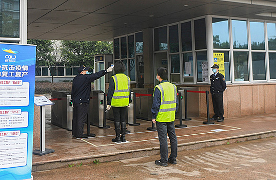 «Многие экономические цепочки нарушены». Как российский бизнес «справляется» с коронавирусом?