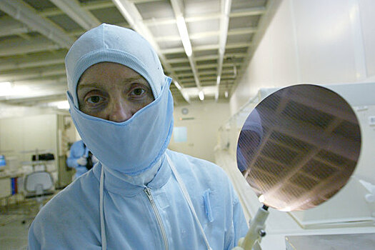 Банки не хотят связываться с российскими чипами для платежных карт