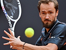 Теннисист Медведев пока выигрывает, но критикует мячи на турнире ATP в Шанхае
