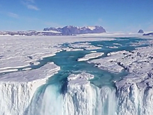 Ученые нашли в Антарктиде сотни рек и озер из талой воды