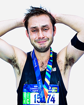 «Боль и слава»: фотограф поймал эмоции спортсменов после забега в марафоне