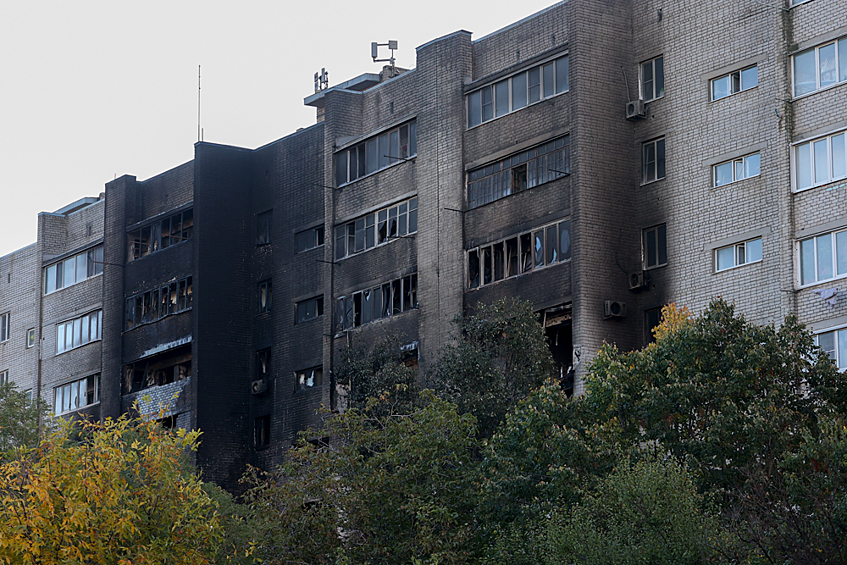 Многоэтажный дом, повреждённый в результате крушения сверхзвукового истребителя-бомбардировщика Су-34 в Ейске