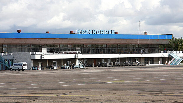 Аэропорт в Красноярске возобновил работу после ложного минирования