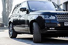 Внедорожник Range Rover перевернулся после ДТП в центре Москвы