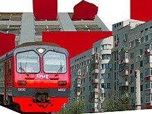 Жители Москвы выбросили из окон красные флаги с призывом о помощи
