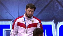 Штангист Андрей Арямнов