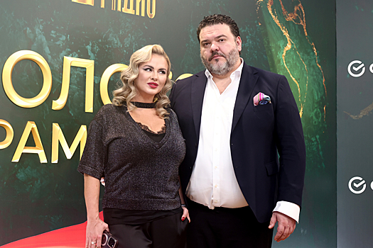 Репетиция медового месяца: готовящаяся к свадьбе Анна Семенович улетела в Дубай с возлюбленным Денисом