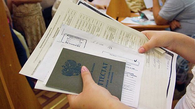 Учительница скончалась во время вручения аттестатов выпускникам