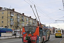 Ставлю лайк: рыбинцы похвалили школьников-прицеперов к троллейбусу