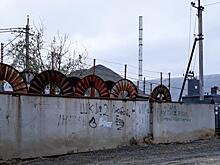 «Они съезжать не собираются». Жители Нягани вместе с общественниками пытаются закрыть асфальтовый завод