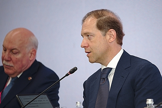 В Сургут прилетел вице-премьер Денис Мантуров