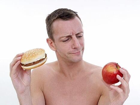 Эксперт по здоровому питанию назвал самые вредные привычки в еде