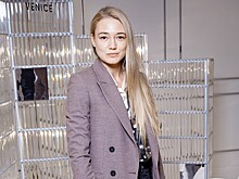 Акиньшина, Сутулова, Тарханова и другие звезды на модной презентации в космическом стиле