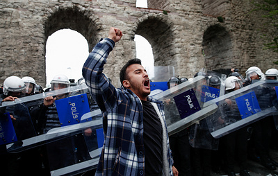 СМИ: в Стамбуле свыше 140 человек задержали в Первомай за сопротивление полиции