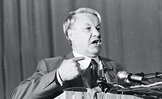 День в истории: Ельцин распустил Советы, а парижане — монархию