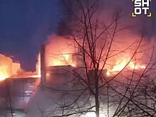 Появились кадры мощного пожара в торговом центре Ростова-на-Дону
