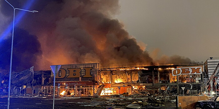 В строительном отделе горящего магазина OBI в Химках произошли взрывы