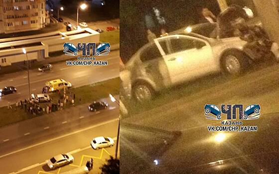 Иномарка в Казани протаранила столб – фото