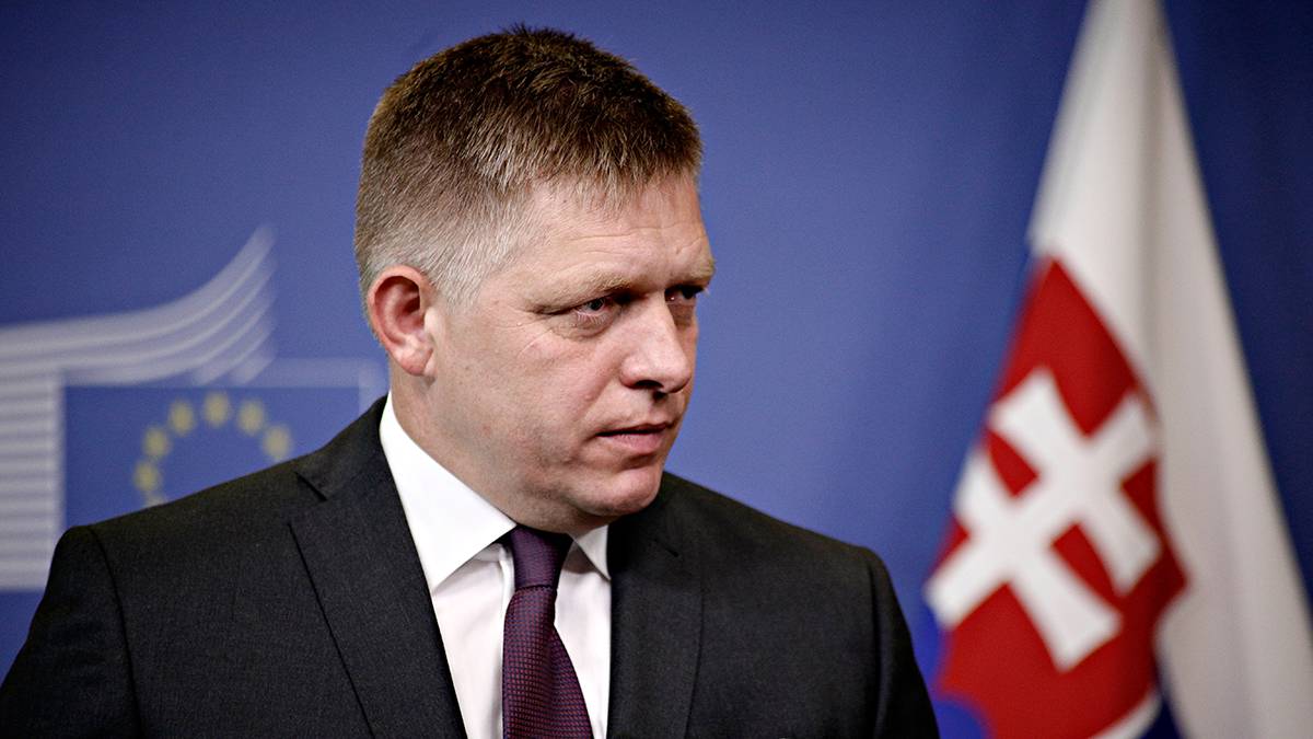 СМИ: Премьера Словакии после операции ввели в состояние искусственной комы