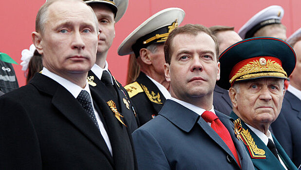 Медведев поздравил россиян с Днем Победы