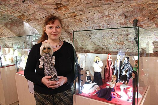 Известная костромская журналистка собрала ценнейшую коллекцию кукол в брендовых платьях