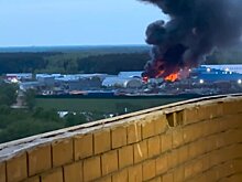 Автосервис загорелся в подмосковном Подольске