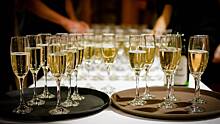 Эксперт назвал риски смешивания шампанского с другим алкоголем