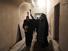 В Курске в возрождаемом здании мужской гимназии впервые за век прошёл молебен