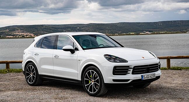 Cayenne E-Hybrid: зачем кроссоверу Porsche батарея за два миллиона?
