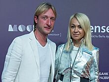 Рудковская показала фото страстного поцелуя с Плющенко в Италии. Ей напомнили про поправки