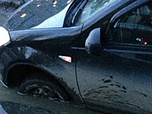 В Тюмени автомобиль «нырнул» под асфальт