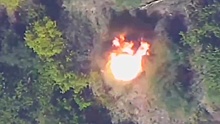 Минобороны опубликовало видео удара дрона-камикадзе по БМП противника