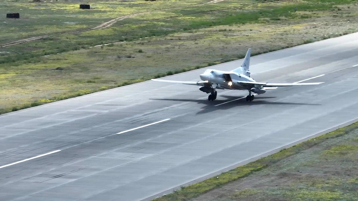 Стало известно о крупнейшей передислокации стратегической авиации России перед атакой ВСУ