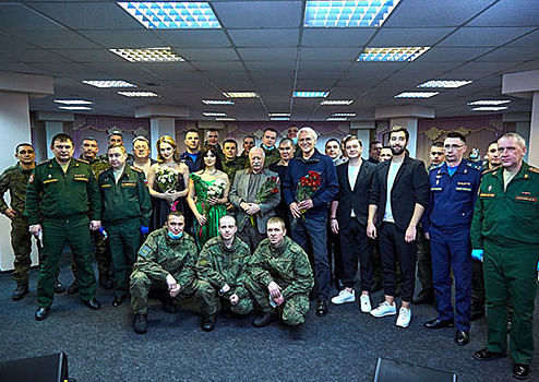 Российские артисты и коллектив ЦДРА  выступили с концертом для военнослужащих в Югре