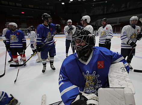 Единственная в Петербурге команда глухонемых хоккеистов может прекратить свое существование