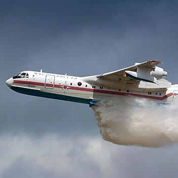 Российский Бе-200 вернулся в РФ после тушения пожаров в Греции