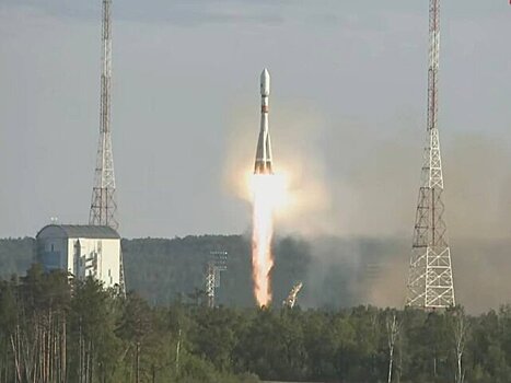 С космодрома Восточный стартовала ракета "Союз-2.1а" со спутником "Кондор-ФКА"