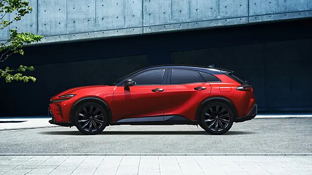 Toyota представила новую модель Crown Sport