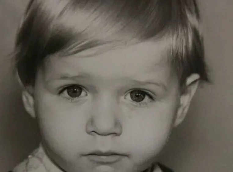 Таким большеглазым малышом Володя был в детстве.