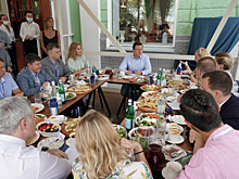 Дмитрий Азаров обсудил с молодыми соотечественниками реализацию международных молодежных проектов